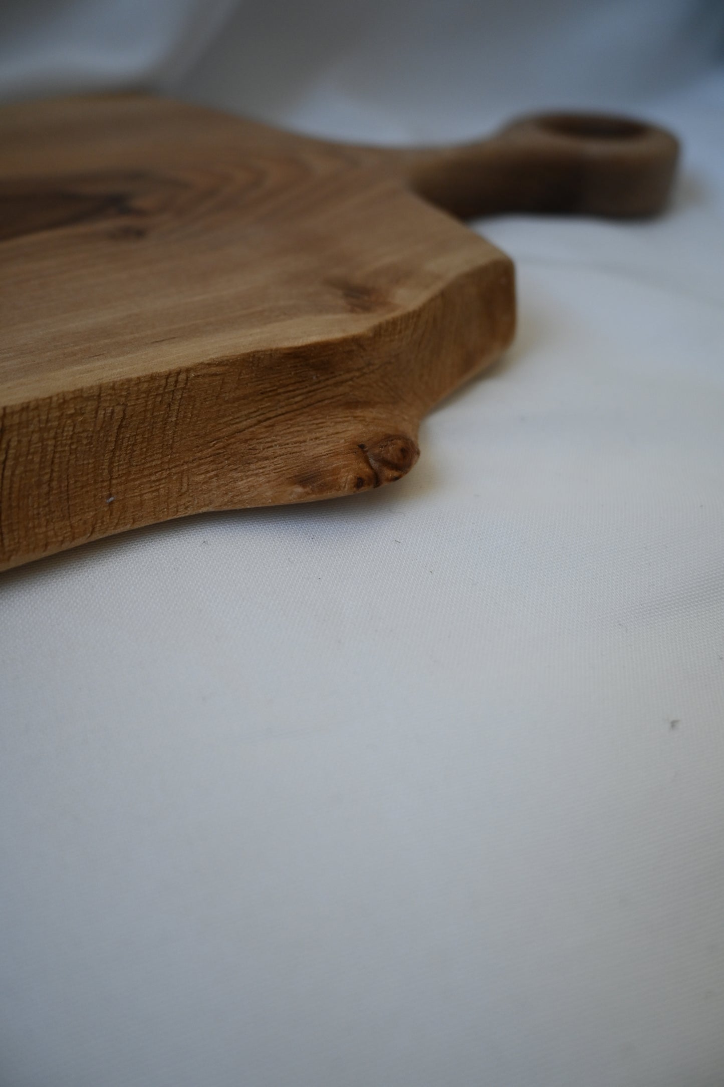 Platou / Tocător cu mâner | Nuc | Live Edge