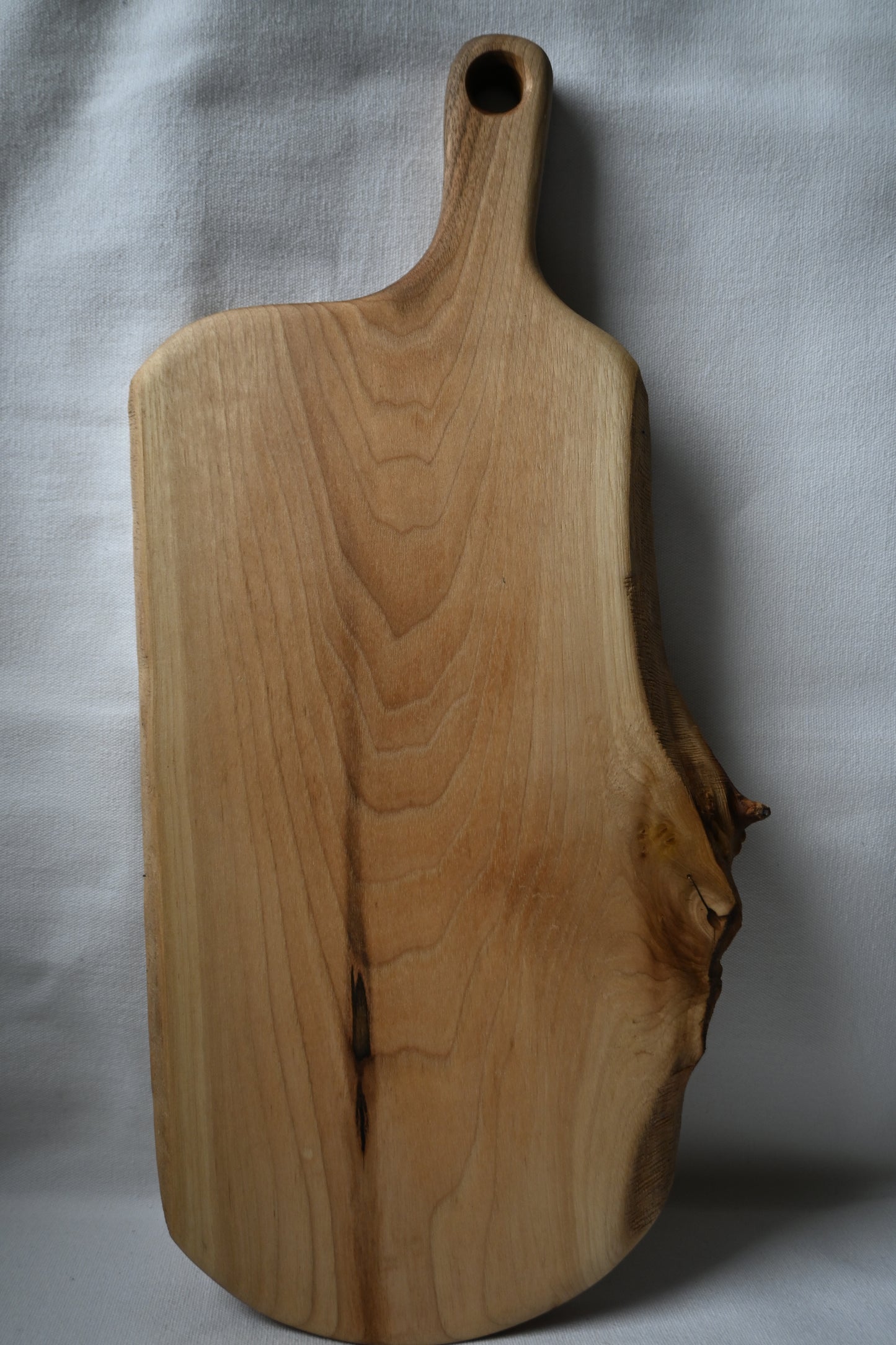 Platou / Tocător cu mâner | Nuc | Live Edge