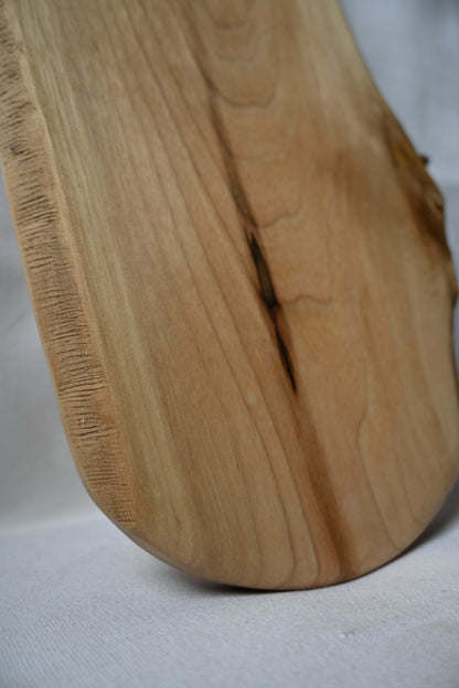 Platou / Tocător cu mâner | Nuc | Live Edge