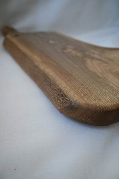 Platou / Tocător cu mâner | Nuc | Live Edge