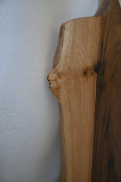 Platou / Tocător cu mâner | Nuc | Live Edge