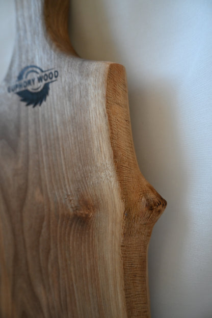 Platou / Tocător cu mâner | Nuc | Live Edge