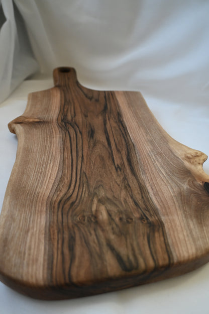 Platou / Tocător cu mâner | Nuc | Live Edge