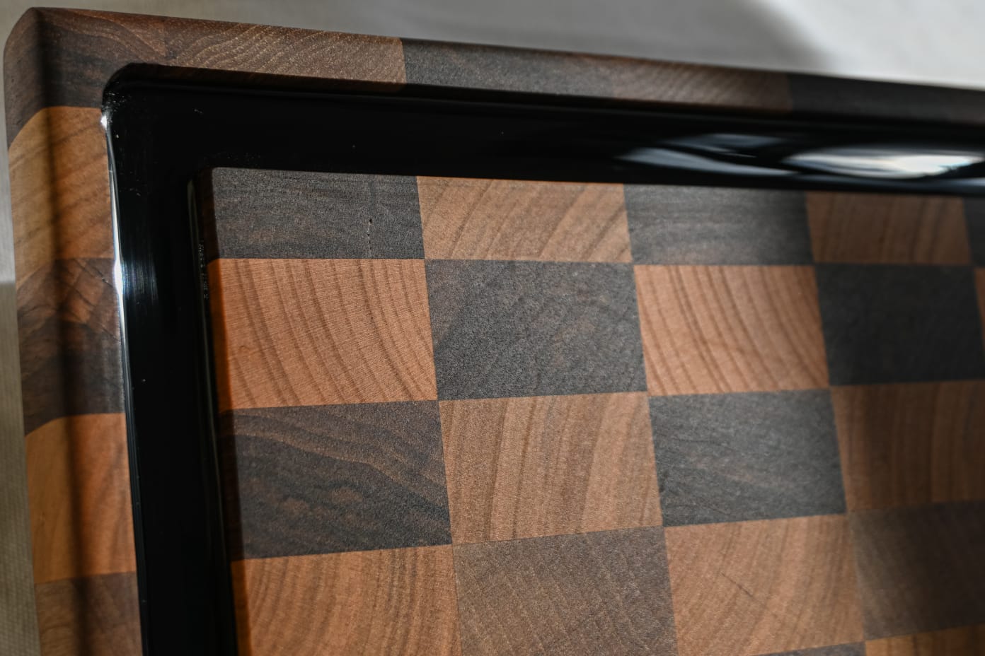 Tocător  End-Grain Premium cu șanț de scurgere |  Nuc & Cireș