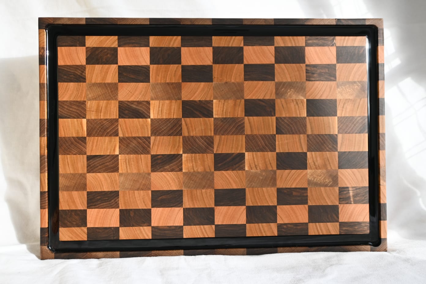 Tocător  End-Grain Premium cu șanț de scurgere |  Nuc & Cireș