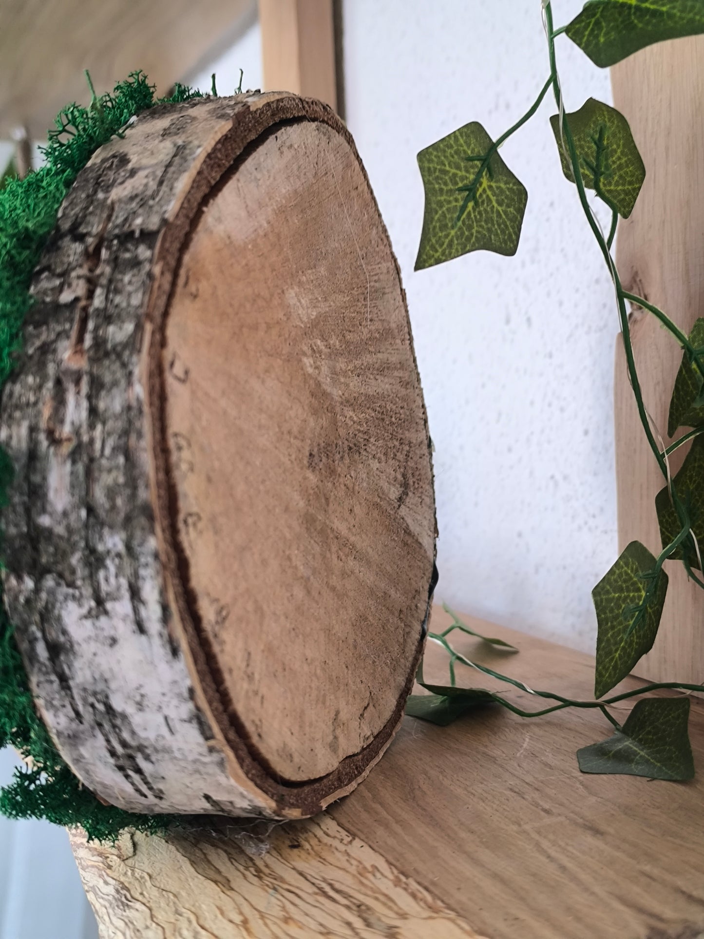 Decoratiune cu licheni naturali – decor din lemn- model inimă albastră 18-21 cm